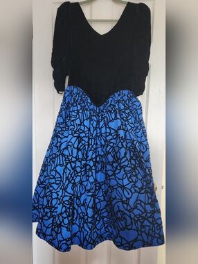 Vintage 1980s Dress. Royal Blue With Black Velvet. Midi Lenght. Sleeves